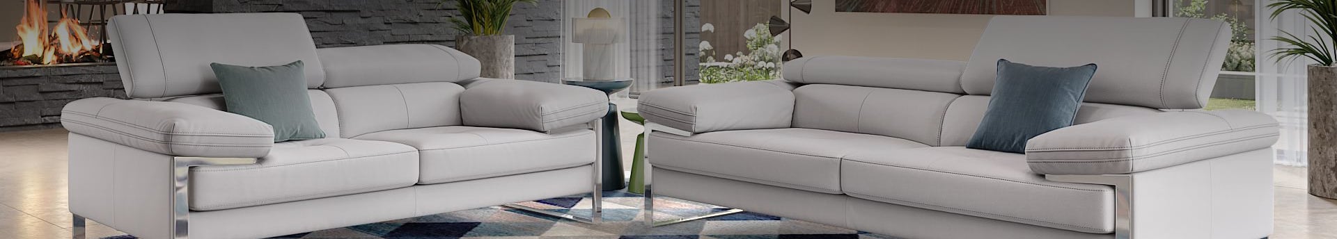 Elegantes graues Ledersofa-Set in modernem Wohnzimmer.
