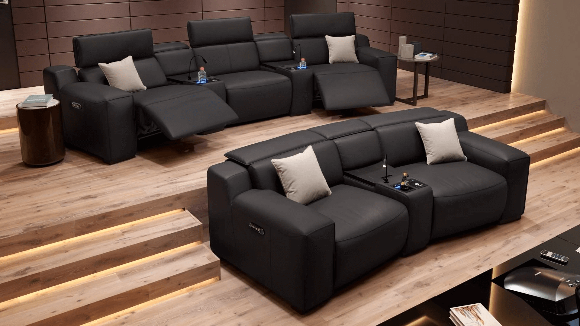 Luxuriöses schwarzes Heimkino-Sofa mit verstellbaren Kopfstützen.